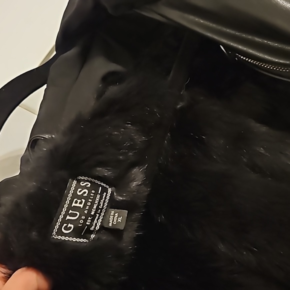 Guess. Jacket with detachable inner fur. Color Black. Inside fake fur. Size XL - Picture 3 of 16